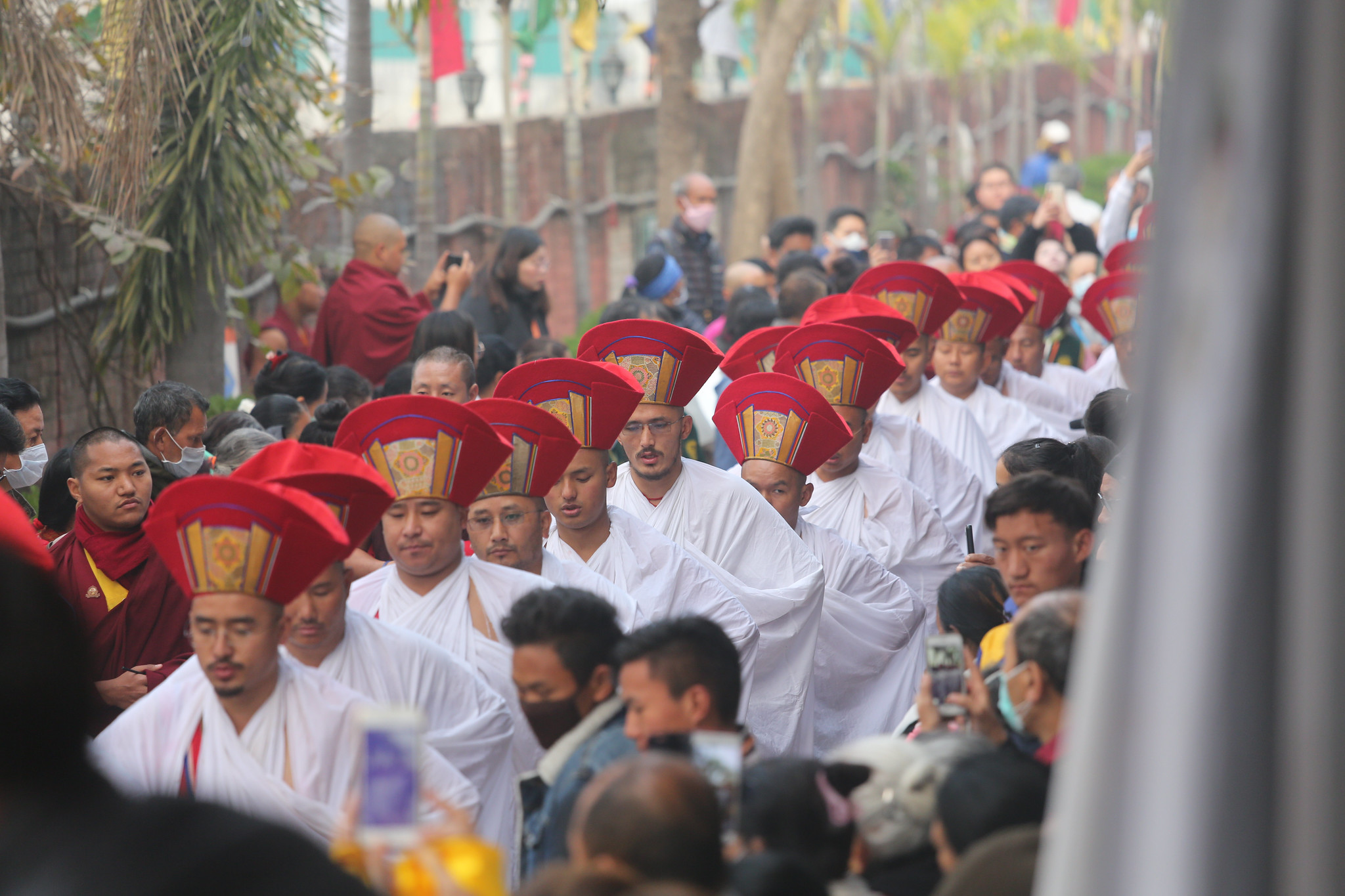 ནཱ་རོ་ཆོས་དྲུག་དང་འབྲེལ་བའི་འཁྲུལ་འཁོར་དང་རས་འབུད་ཀྱི་སྐོར།