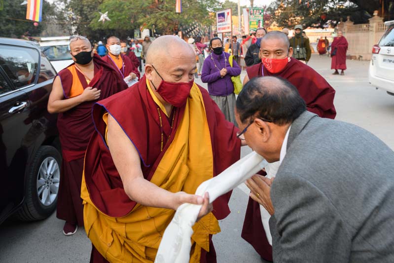 Gyaltsab Rinpoche Makes Offerings at the Mahabodhi Stupa