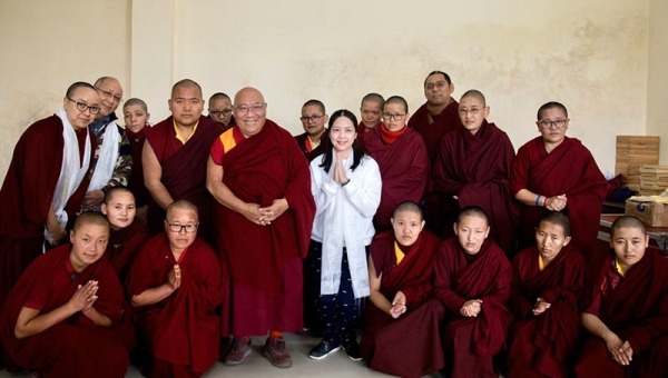 སྤོས་བཟོ་ཚན་པའི་བཙུན་མ་རྣམས་ནས་སྤོས་བཟོའི་ལས་འགུལ་གྱི་ལོ་ རིམ་གསུམ་པ། 