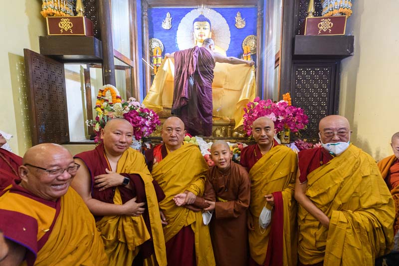 Bokar Yangsi Rinpoche Receives Barma Rabchung Vows at the Mahabodhi Stupa