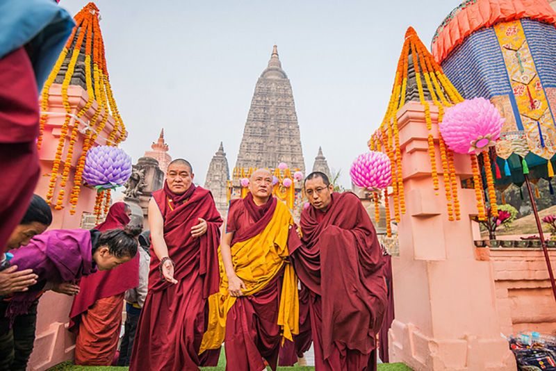 ༸སྐྱབས་རྗེ་རྒྱལ་ཚབ་རིན་པོ་ཆེ་མཆོག་བྱང་ཆུབ་མཆོད་རྟེན་ཆེན་མོར་ཆིབས་བསྒྱུར་བསྐྱངས་པ།