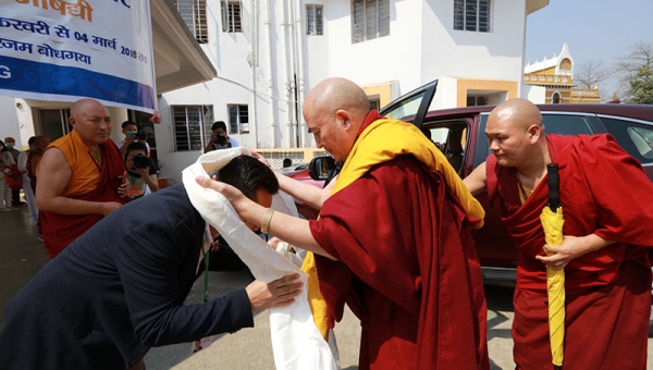 Gyaltsap Rinpoche and Mingyur Rinpoche Visit the Kagyu Monlam Medical Camp